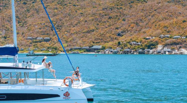 Tour du thuyền Nemo Yatch khám phá vịnh Ninh Vân